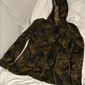 Miss London size M lightweight camo jacket. Hood, zip & snap front.